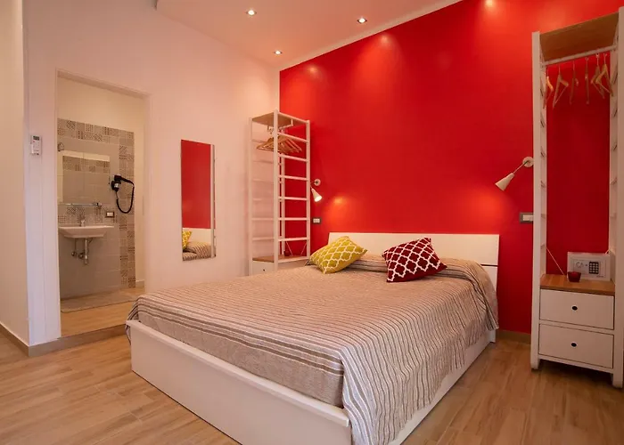 Affittacamere Vanvitelli Domus 3*